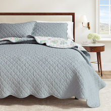 Load image into Gallery viewer, Floral Print &amp; Scallopeded Edge Cotton Quilt Set - Katrin Collection